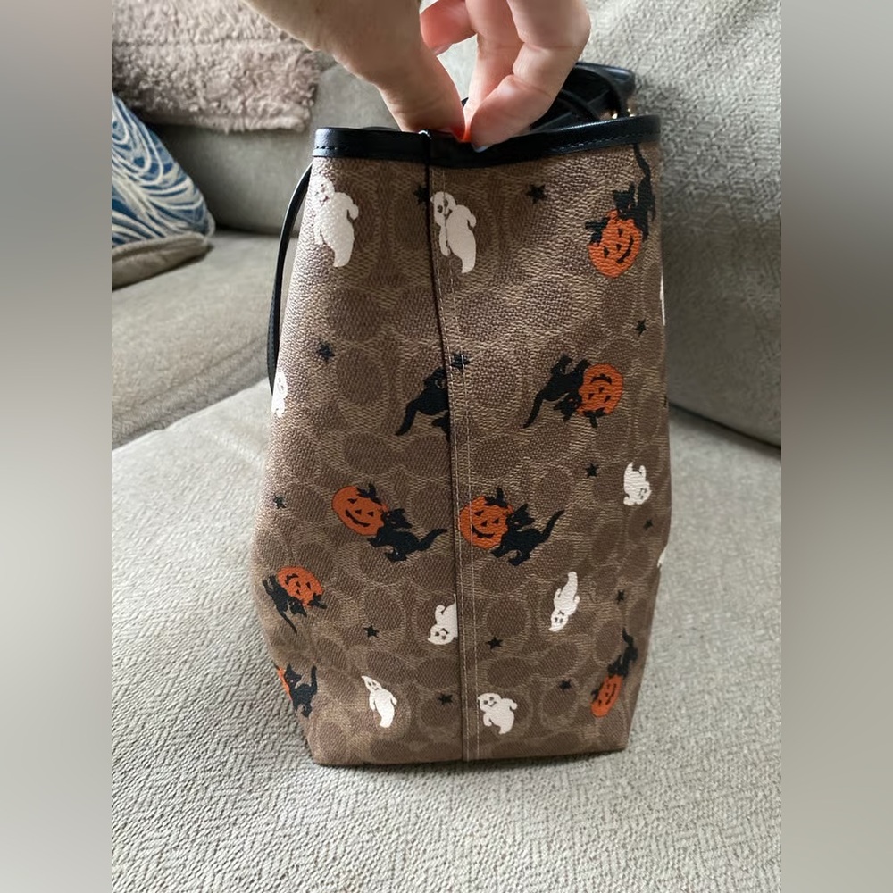Coach 2024 Halloween City Tote - Picture 5 of 6